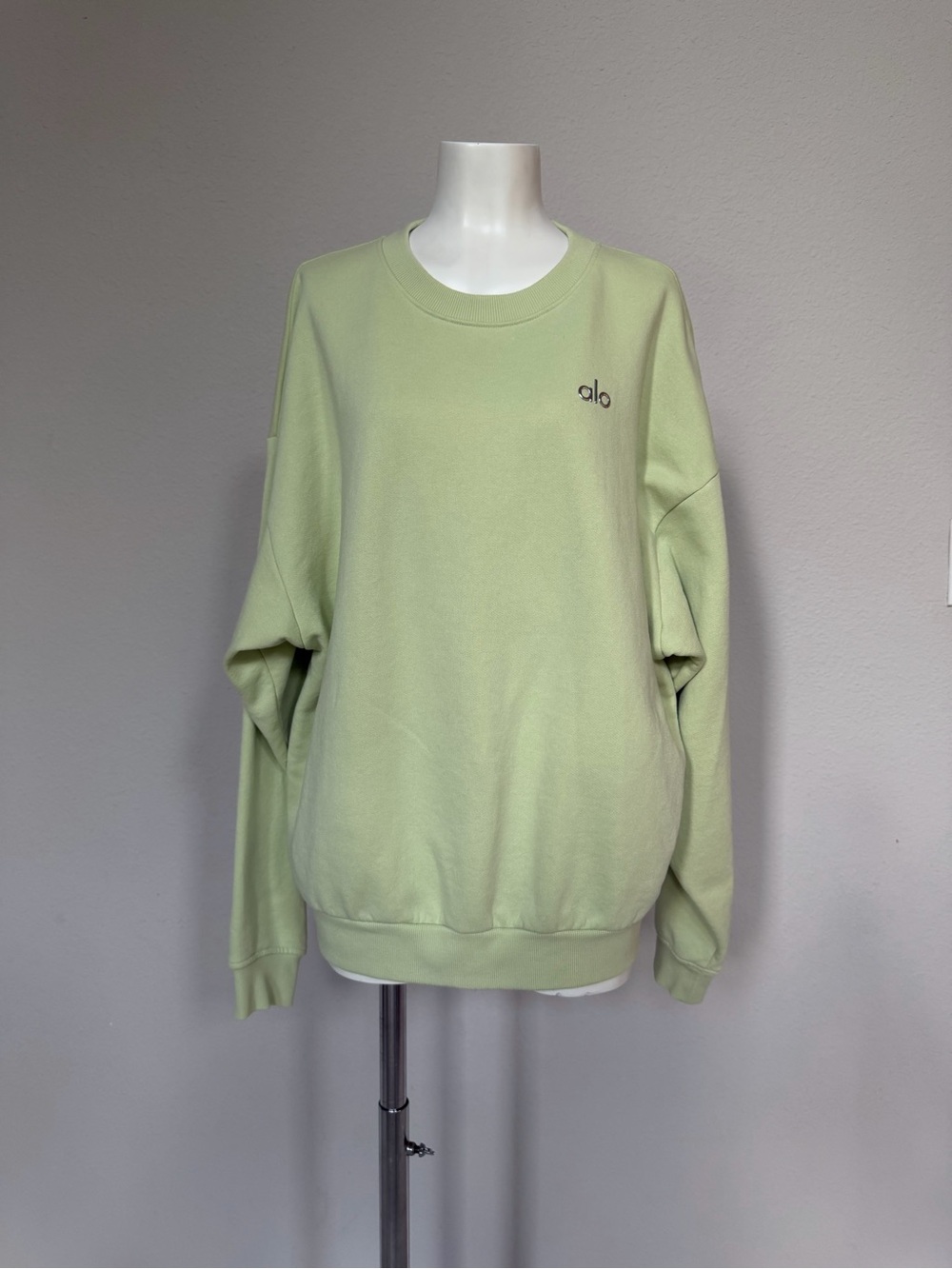 ALO Yoga Light Green Accolade Pullover Sweatshirt